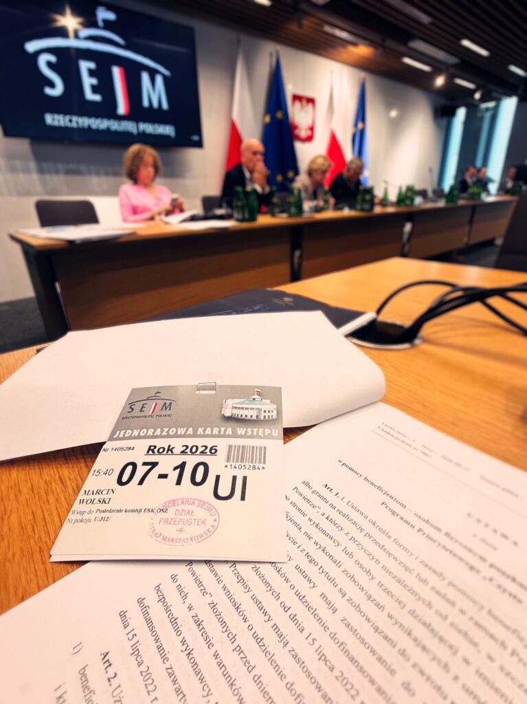 Mecenas Marcin Wolski na posiedzeniu komisji sejmowej – prace nad ustawą o pomocy Beneficjentom Czystego Powietrza, 7 października 2026